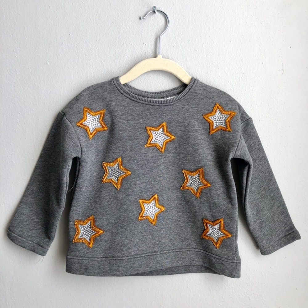Cozy sweatshirt with sequenced design